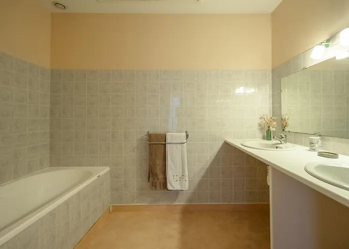 Aix Piscine Intérieure Сasa de vacaciones *