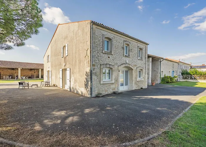 Aix Piscine Intérieure * La-Gripperie-Saint-Symphorien