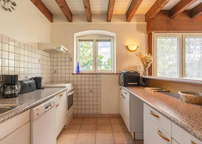 Aix Piscine Intérieure Сasa de vacaciones *