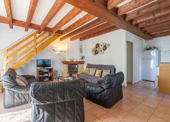 Aix Piscine Intérieure Сasa de vacaciones La-Gripperie-Saint-Symphorien