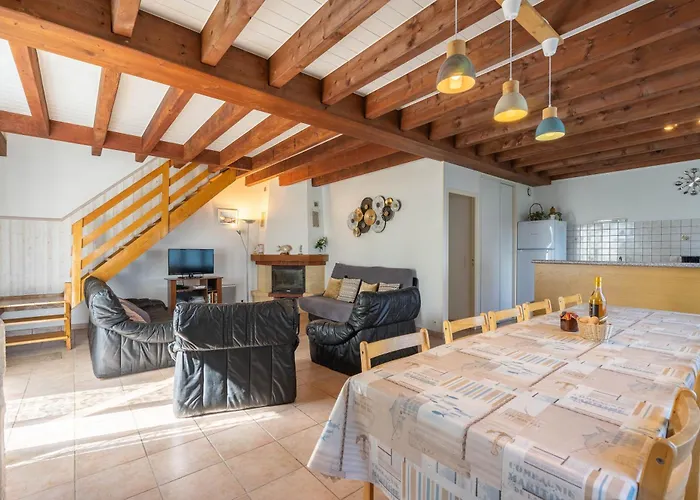 Сasa de vacaciones Aix Piscine Intérieure La-Gripperie-Saint-Symphorien